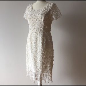 Floral white knee-length dress 8